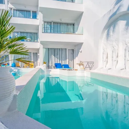 Kouros & Hotel