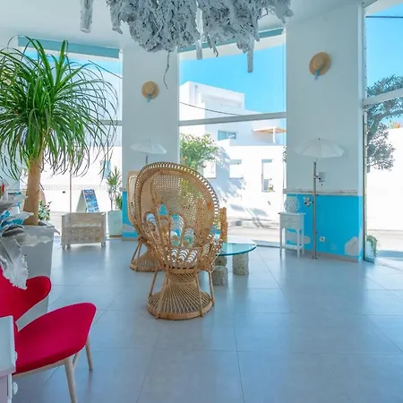 Hotel Kouros & *